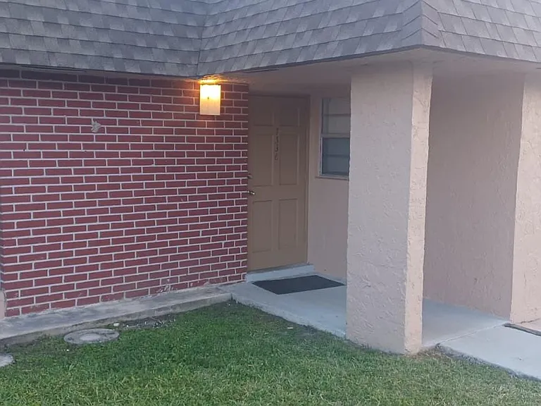 7336 SW 8th Ct #6 — Photo 16