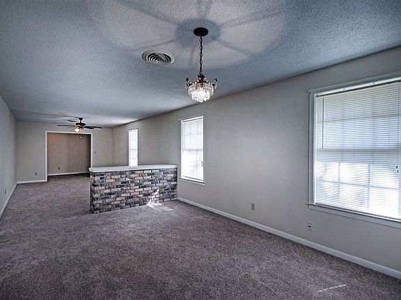 3rd image of 105 Western Hills Dr