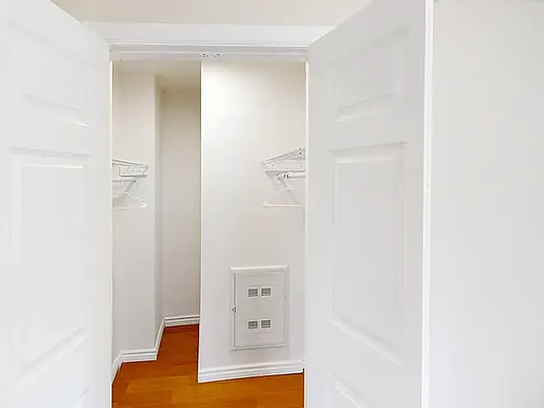 402 W 50th St #4R — Photo 6