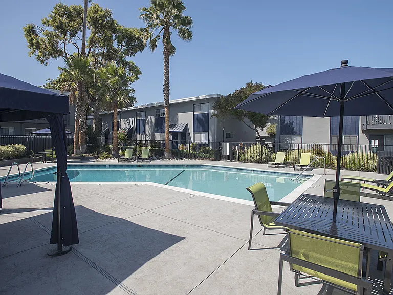 Monterey Townhouse — Photo 37