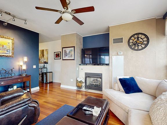 3rd image of 1600 S Prairie Ave Unit 901