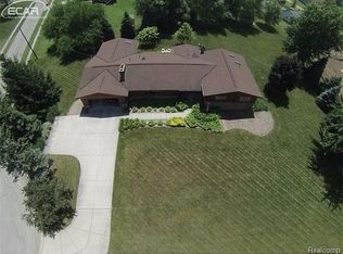1109 Fairway Dr, Linden, MI 48451