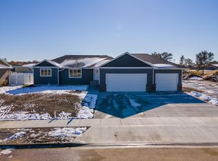 1525 Torrey Pines Ave, Mitchell, SD 57301