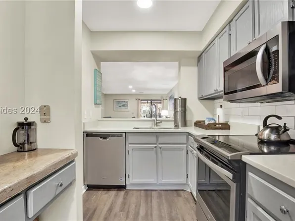 36 Deallyon Ave APT 66, Hilton Head Island, SC 29928