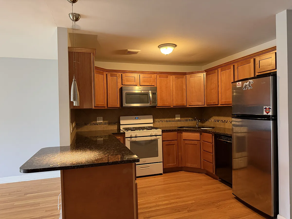 Building Photo - 16W505 Mockingbird Ln #207