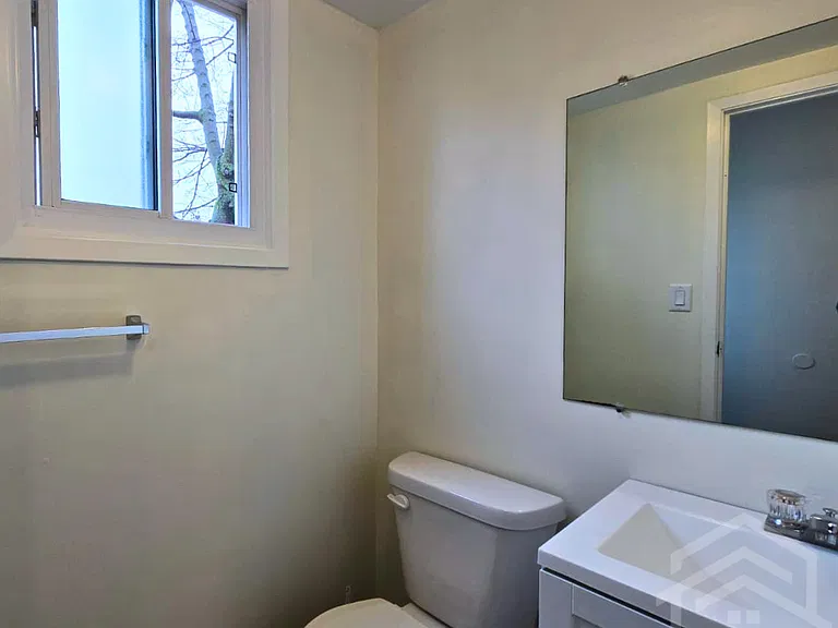 458 Springbank Ave N #2 — Photo 5
