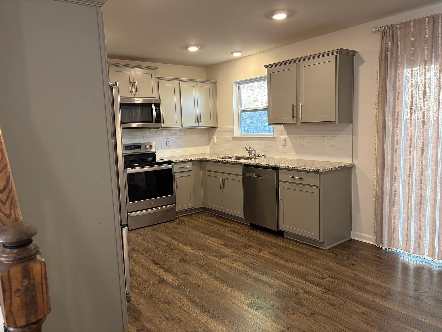 3 bed, 2.5 bath, 1375 sqft, $1,900 — Photo 4