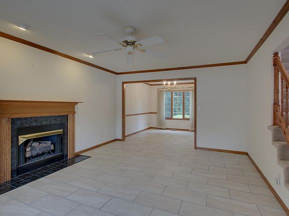 3rd image of 176 Lexington