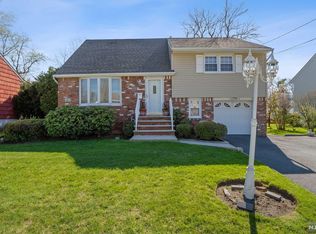 49 Crescent St, Rochelle Park, NJ 07662