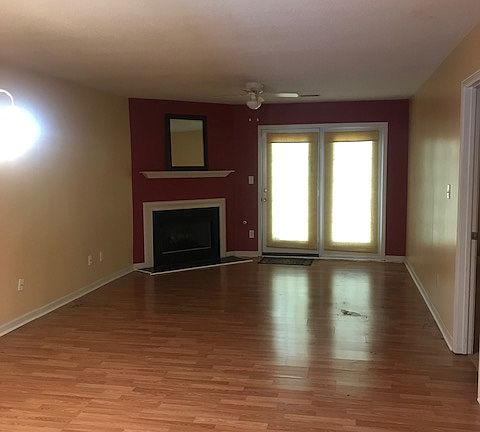 2nd image of 139 Thorn Tree Ln