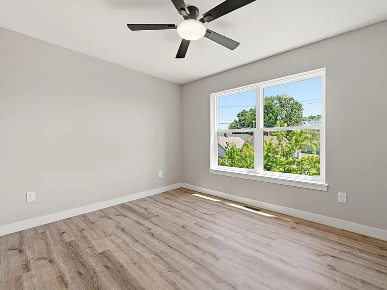 4728 Walworth Ave — Photo 18