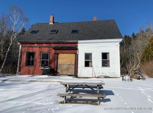 910 Oak Point Rd, Trenton, ME 04605