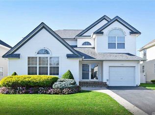 161 Cranberry Ct, Melville, NY 11747