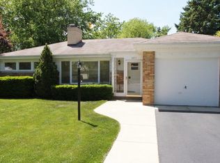 467 Highcrest Dr, Wilmette, IL 60091