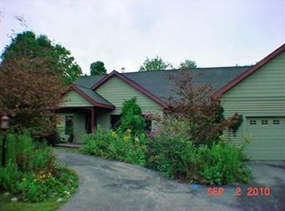 18032 Hammond Bay Dr, Spring Lake, MI 49456