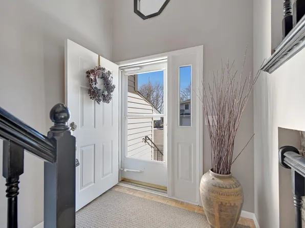 1116 Aston Pl, Burnsville, MN 55337