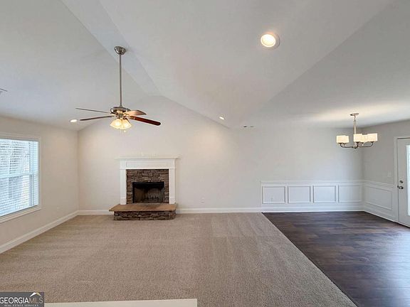 3rd image of 3983 Fraser Cir
