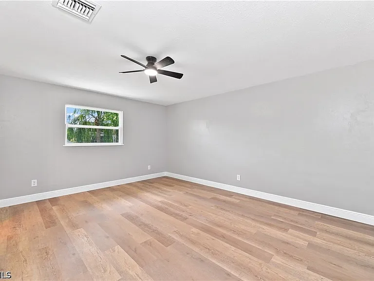 903 SE 20th Ct — Photo 24