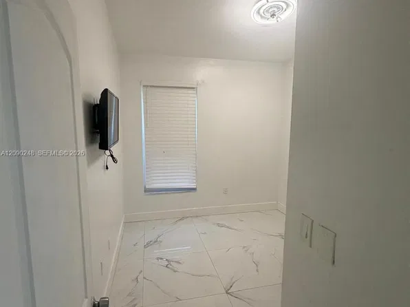 6706 NW 192nd Ter, Hialeah, FL 33015