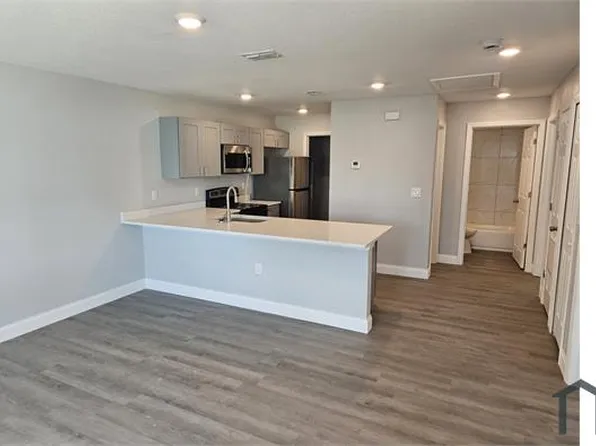 104 E St, Lake Wales, FL 33853