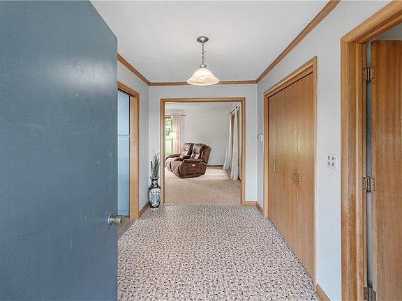 5th image of 515 Barton Ave