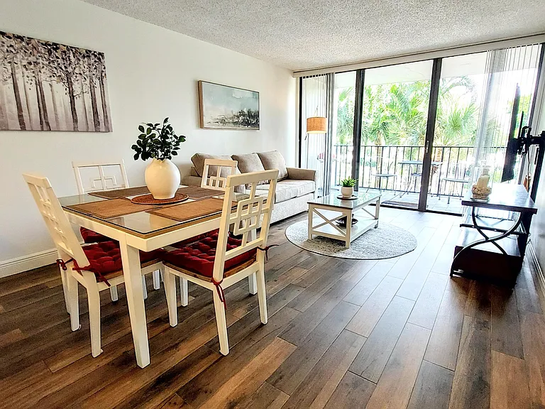1830 Embassy Dr #306 — Photo 5