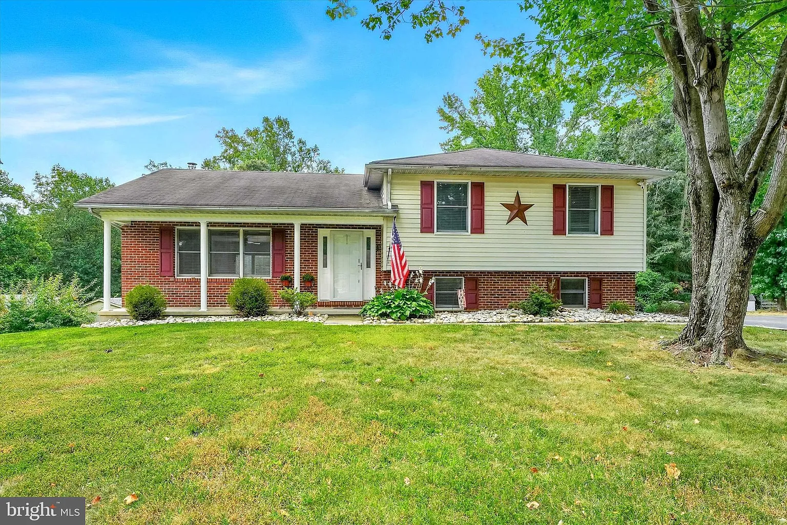 137 White Pine Cir photo 1