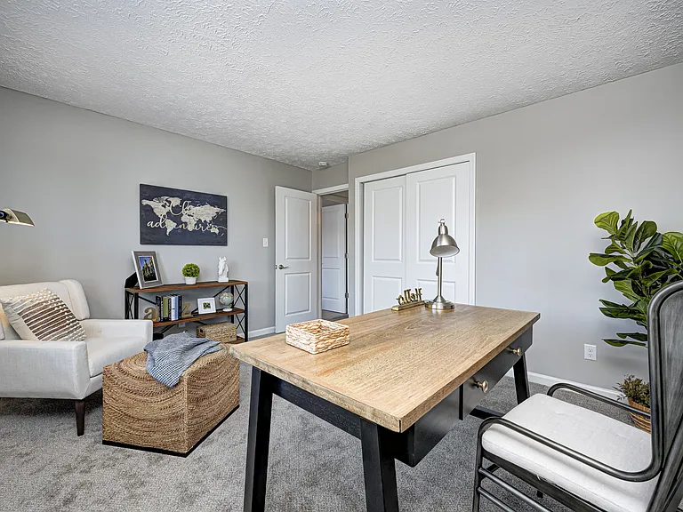 Ivy Knoll Apartments — Photo 29