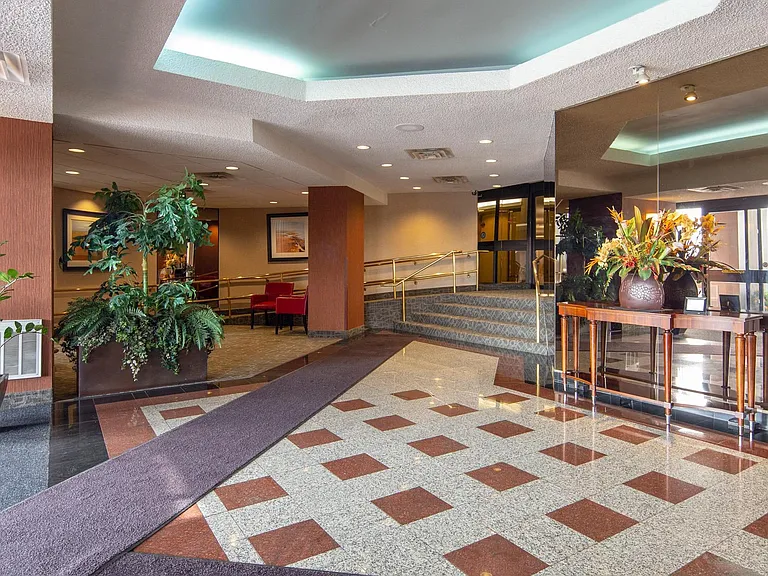 616 Harmon Cove Tower — Photo 16