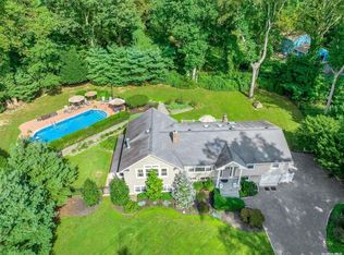 6 Farm Rd, Saint James, NY 11780