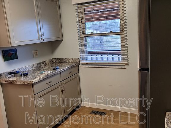 3rd image of 405 Sonnybrook Ct