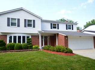 180 Selwyn Ln, Buffalo Grove, IL 60089