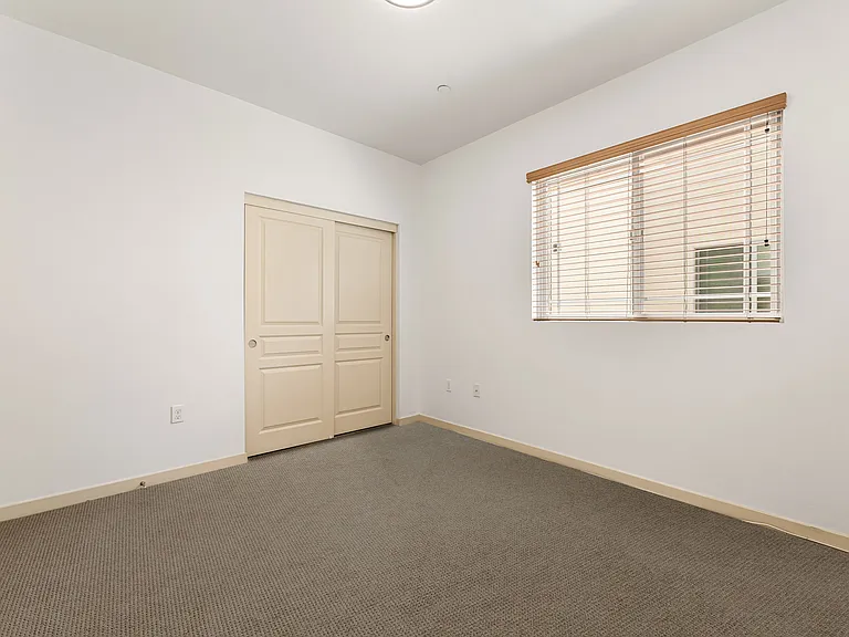 13439 Burbank Blvd — Photo 27