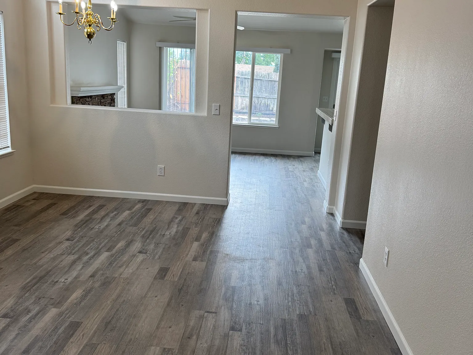 3 bed, 1366 sqft, $3,200 — Photo 2