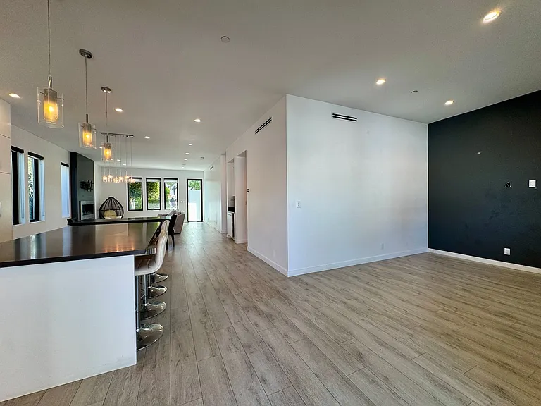 143 N Ardmore Ave — Photo 6