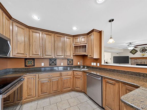 5th image of 63 Gray Owl Garth Ct