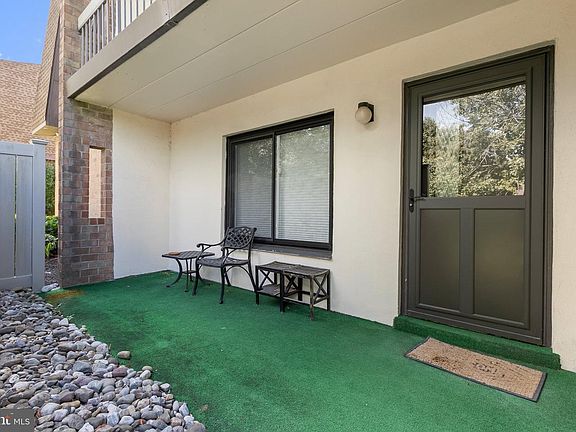 4th image of 56004 Delaire Landing Rd #7D