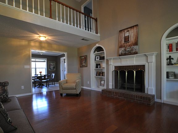 3rd image of 919 Holly Hill Dr