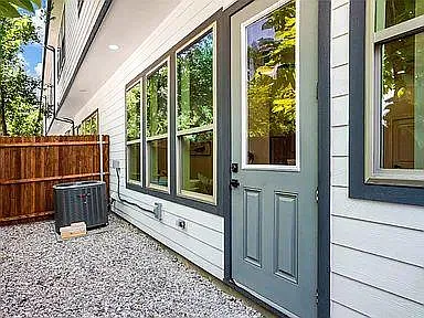 3 bed, 2.5 bath, 1596 sqft, $2,500 — Photo 2
