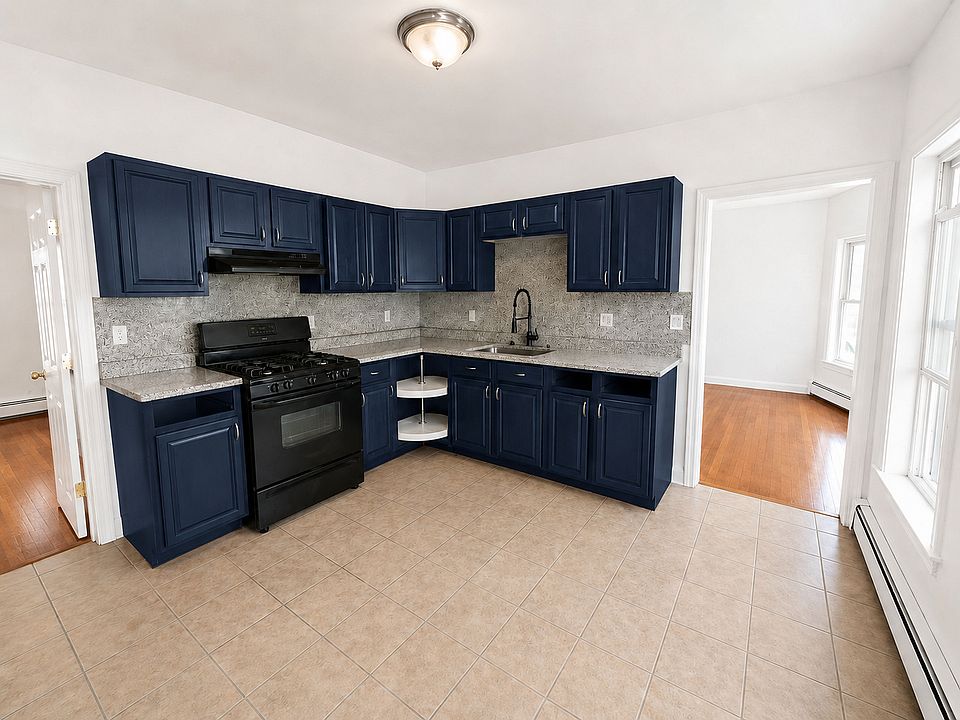 1st image of 118 Vernal St Floor 2