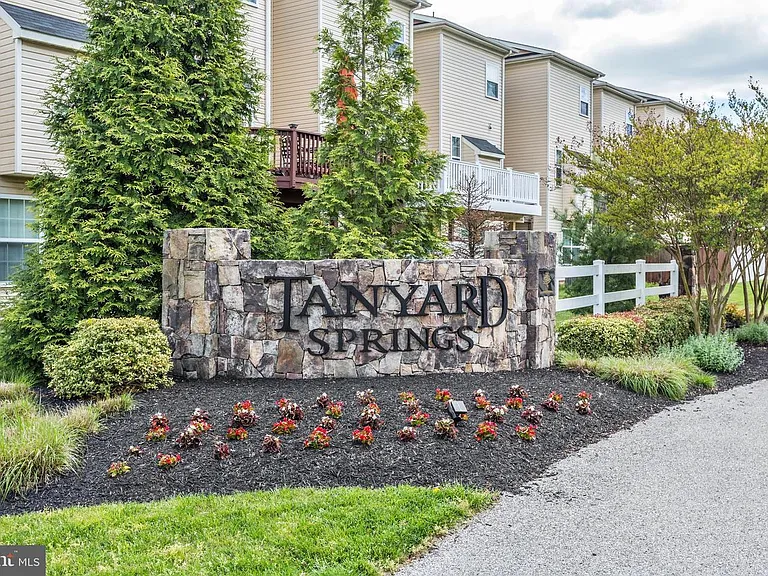 7568 Stonehouse Run Dr — Photo 23
