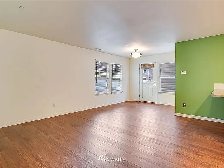 1295 Hudson St — Photo 8