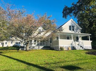 213 Maiden Ln, Port Jefferson, NY 11777
