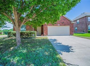 1801 Crest Hollow Cir, Lewisville, TX 75067