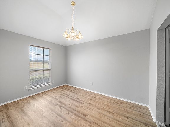 4th image of 6410 Hill Dr