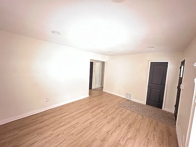 3 bed, 1800 sqft, $1,450 — Photo 3