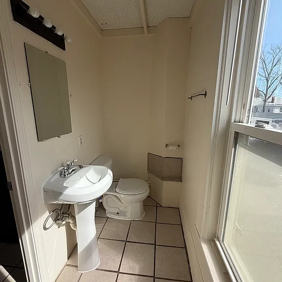 10-12 Maple St #6 — Photo 10
