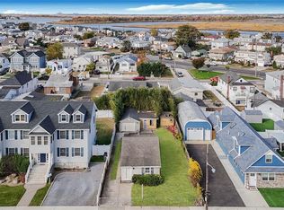 36 Kildare Rd, Island Park, NY 11558