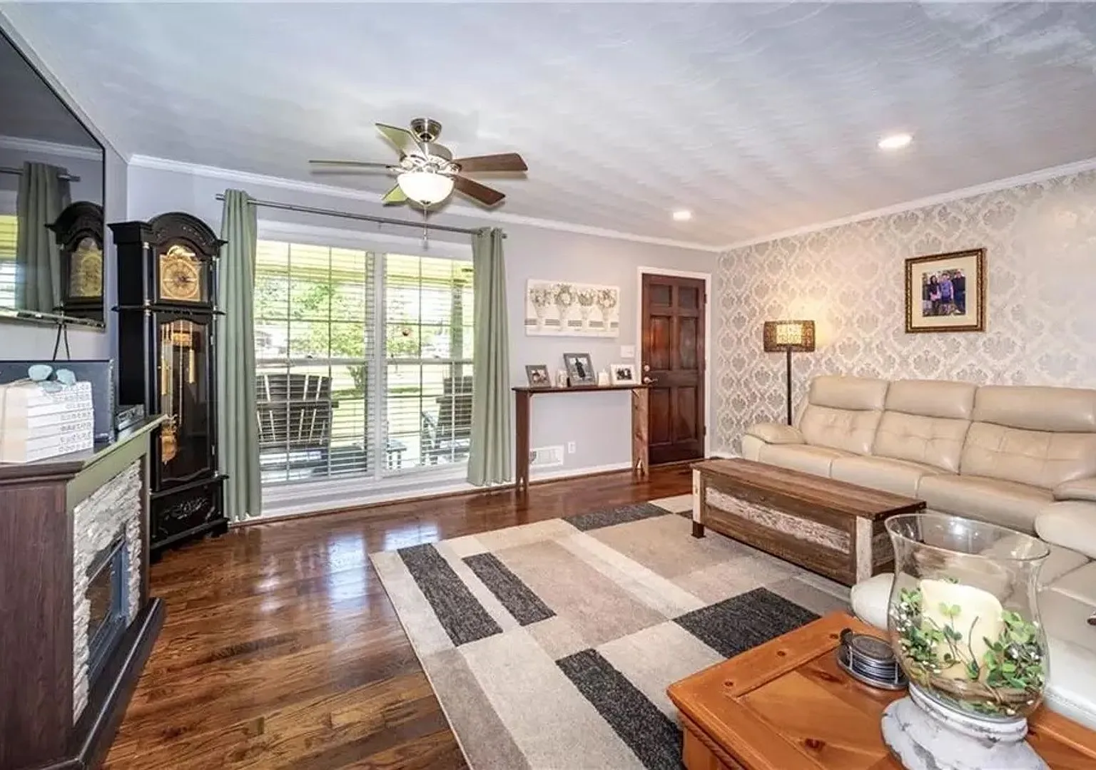 Room in 4 Bedroom Home at Morgan Ave — Photo 4