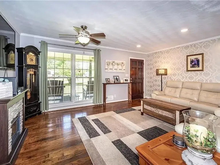 2347 Morgan Rd — Photo 4